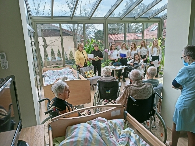 Młodzież ZSGE w Konińskim Hospicjum